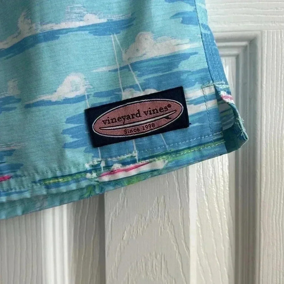 Vineyard Vines Boys Swim Shorts Tropical size L (16) - Picture 2 of 4